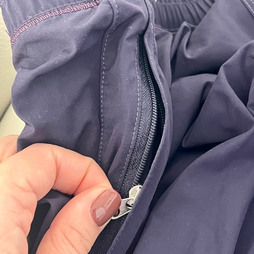 Lululemon dogwalking pant size 6